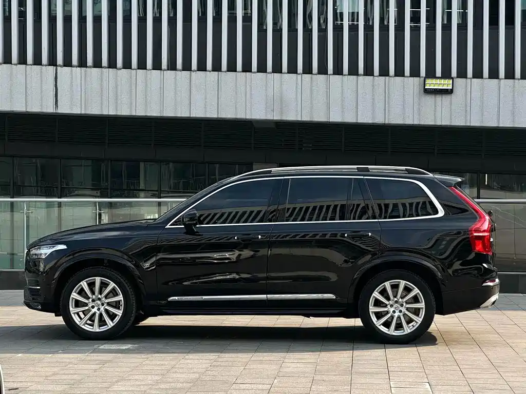 Volvo XC90 — фото 16