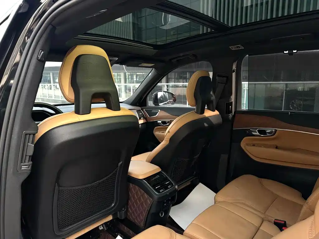 Volvo XC90 — фото 10