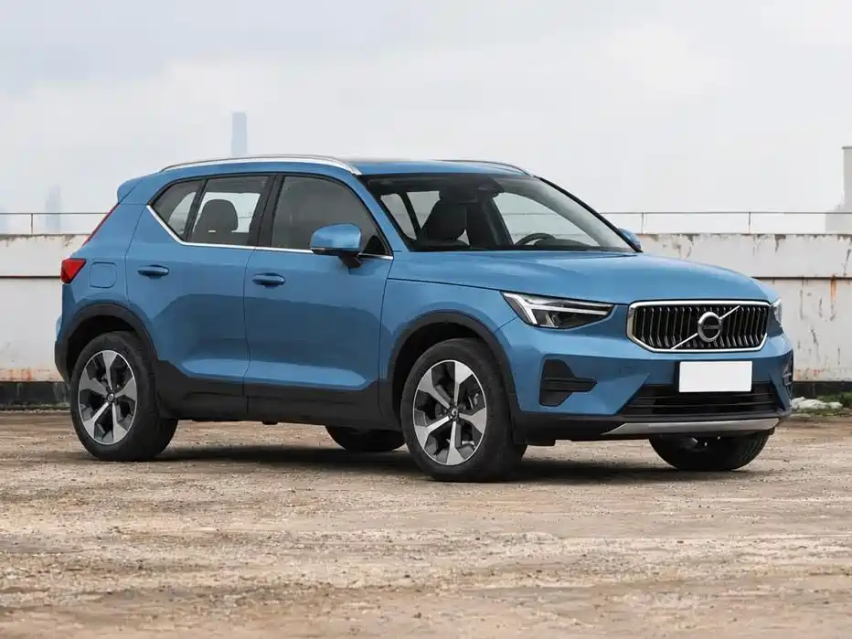 Volvo XC40 — фото 3