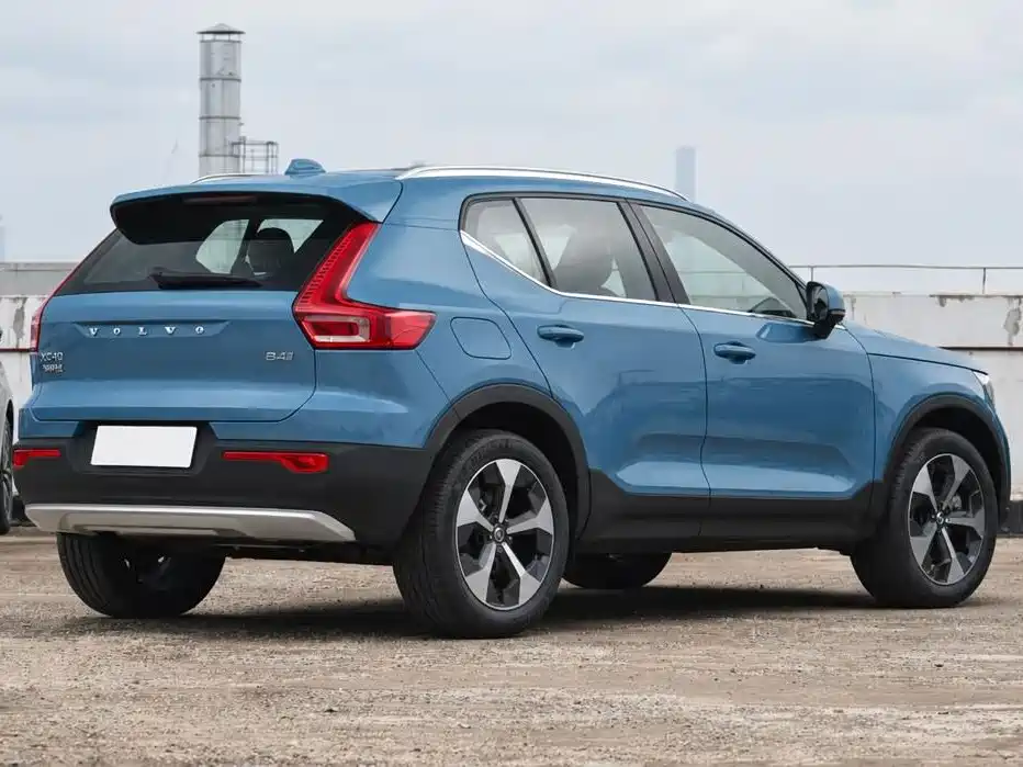 Volvo XC40 — фото 4
