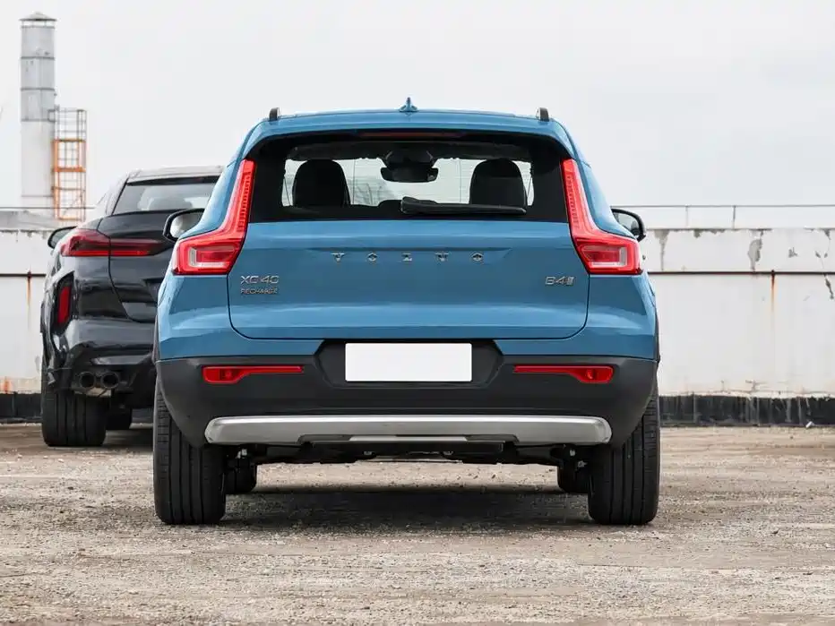 Volvo XC40 — фото 5
