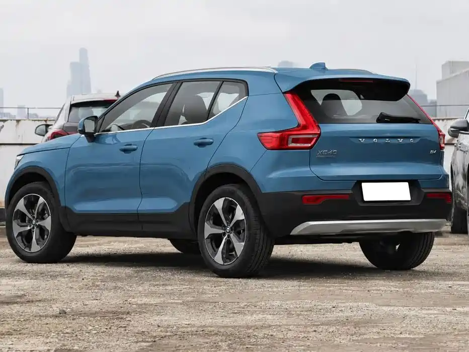 Volvo XC40 — фото 6