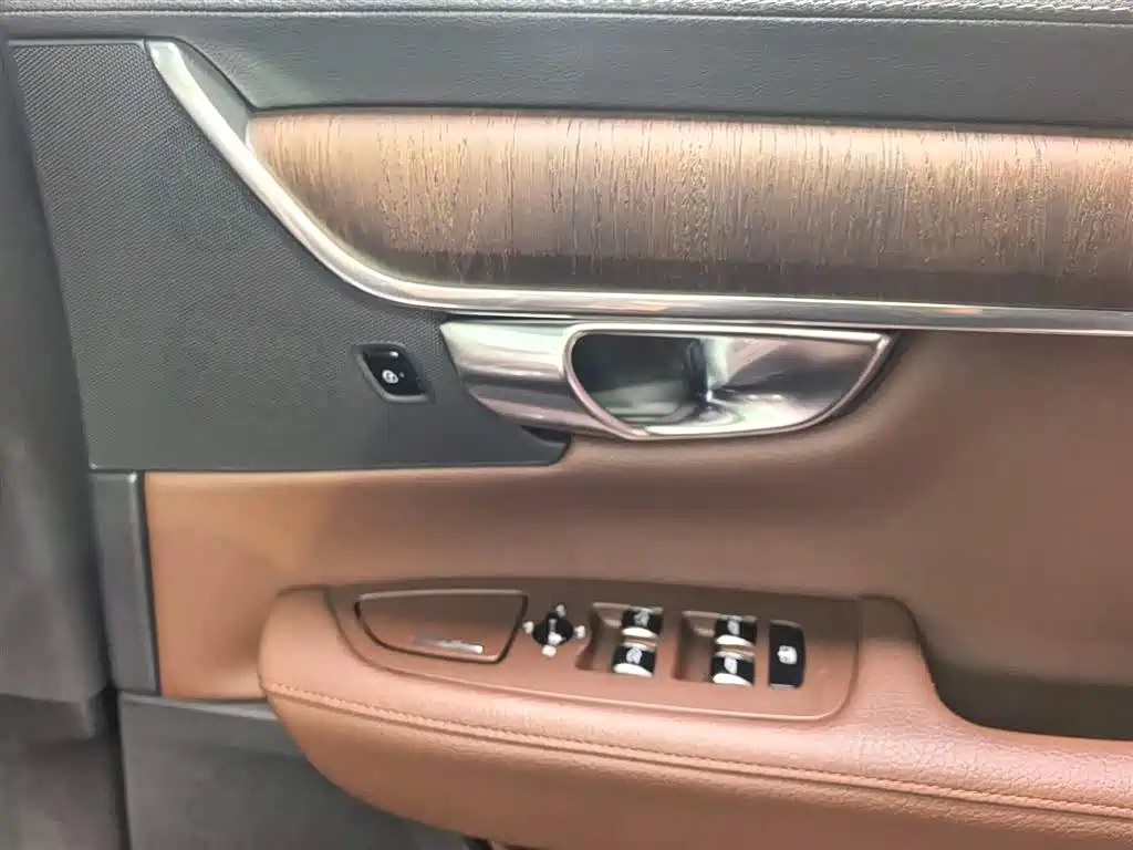 Volvo S90 — фото 13