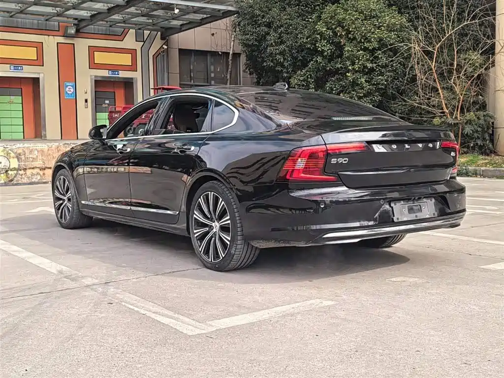 Volvo S90 — фото 18