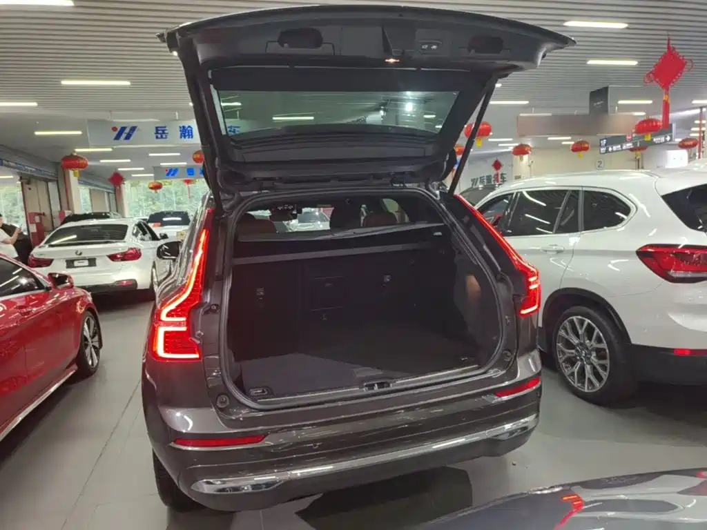 Volvo XC60 — фото 19