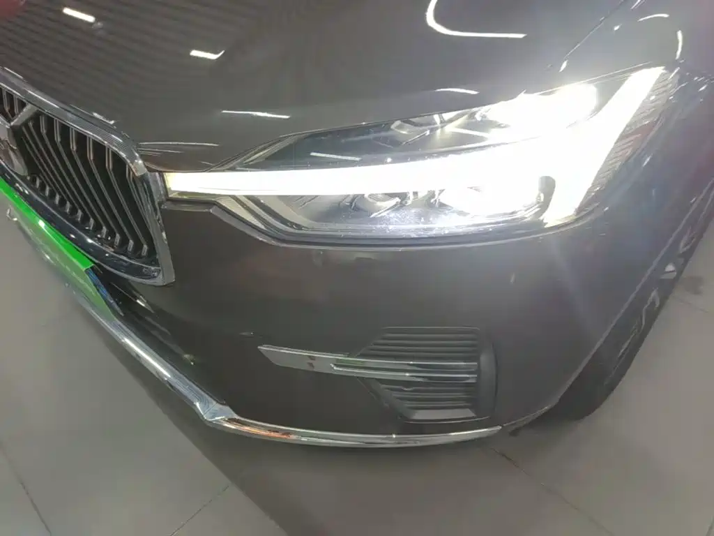 Volvo XC60 — фото 24