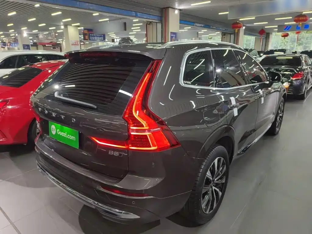 Volvo XC60 — фото 7