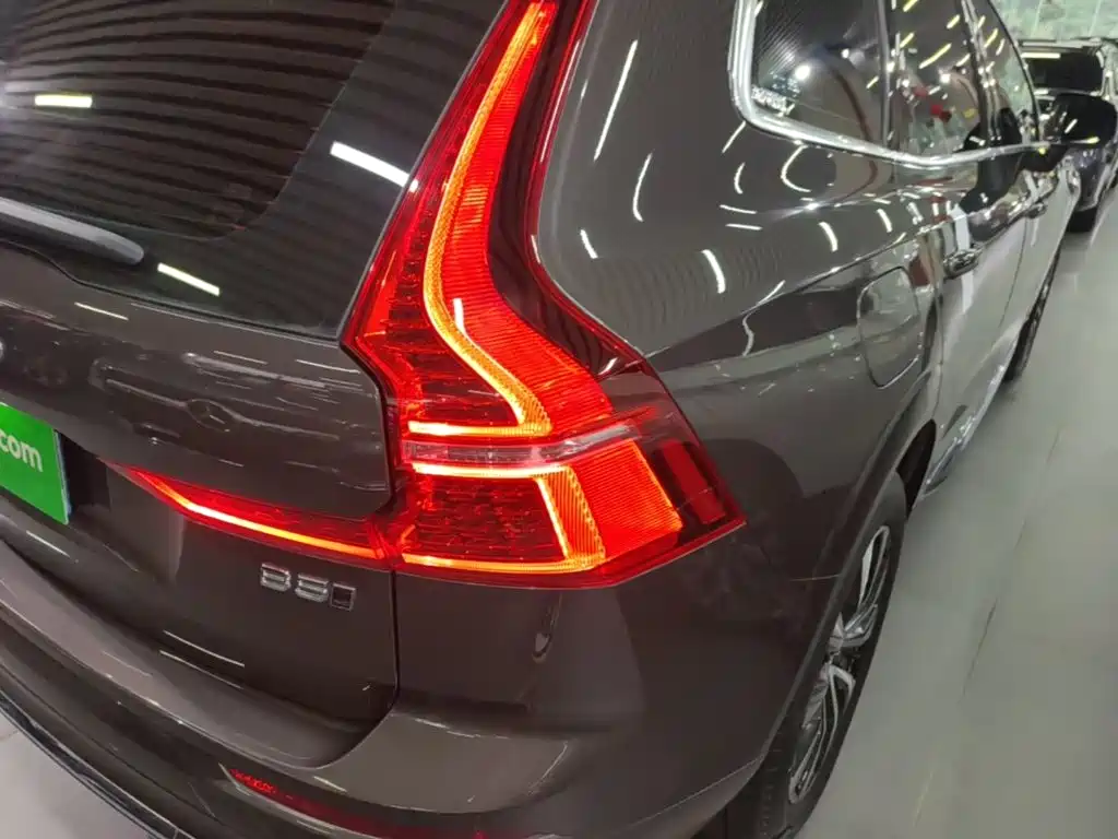 Volvo XC60 — фото 8