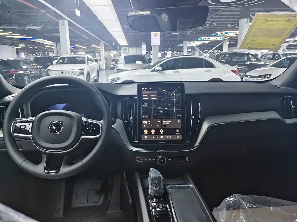 Volvo XC60 — фото 14