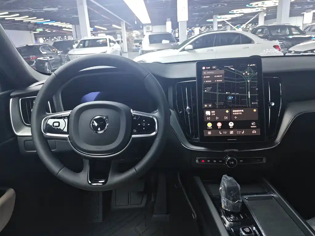 Volvo XC60 — фото 15