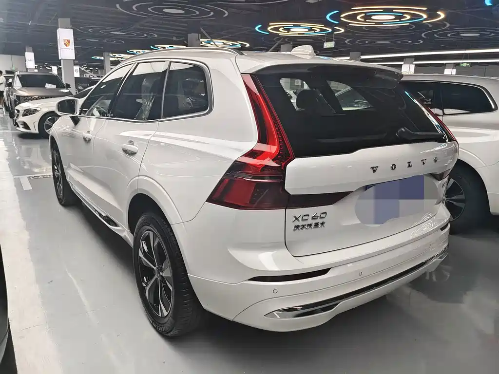Volvo XC60 — фото 20