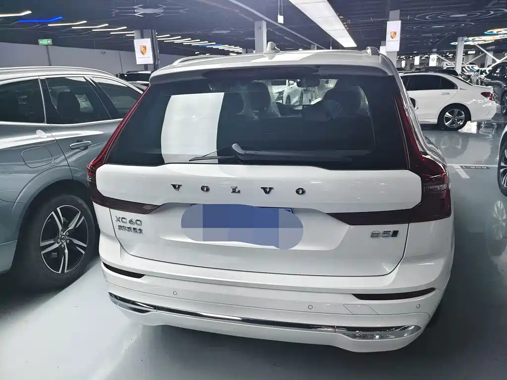 Volvo XC60 — фото 21