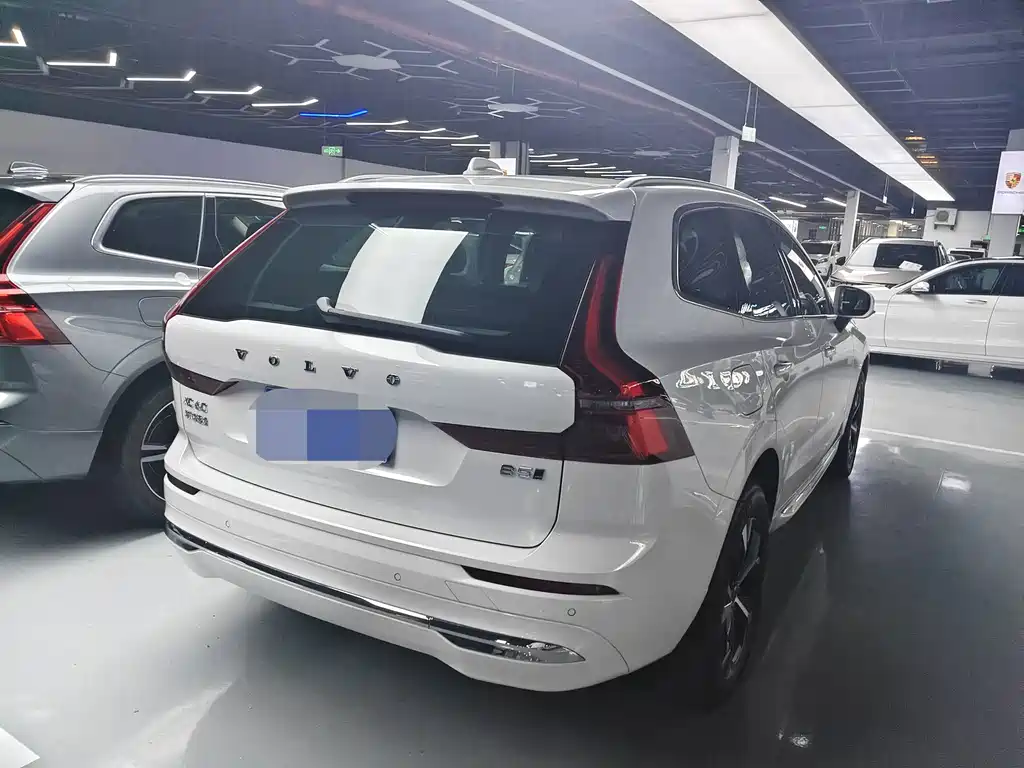 Volvo XC60 — фото 22