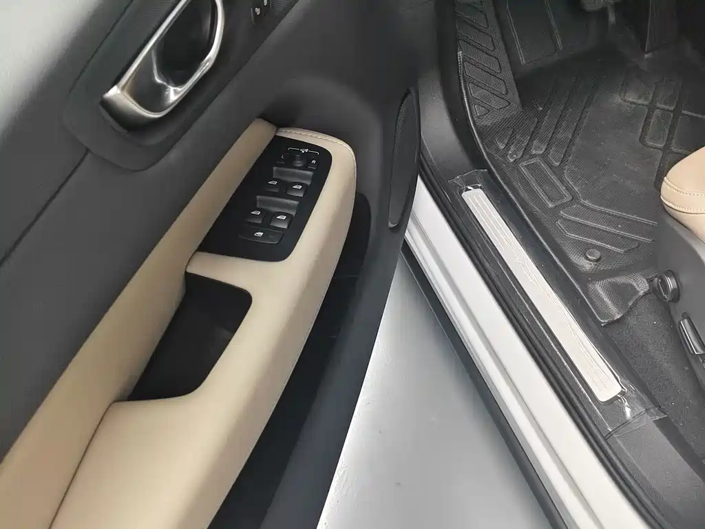 Volvo XC60 — фото 4