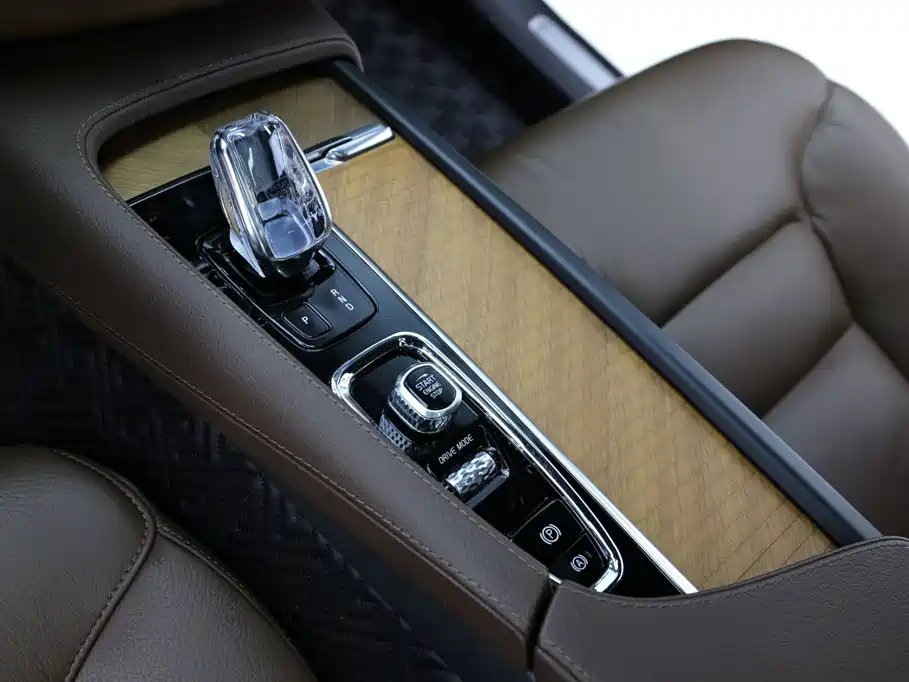 Volvo XC90 — фото 13