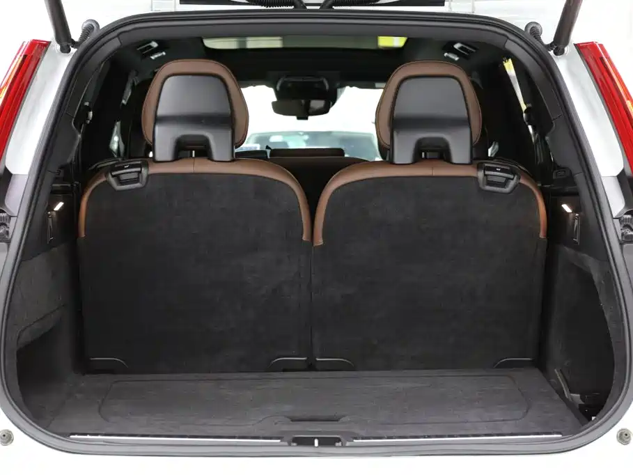 Volvo XC90 — фото 26