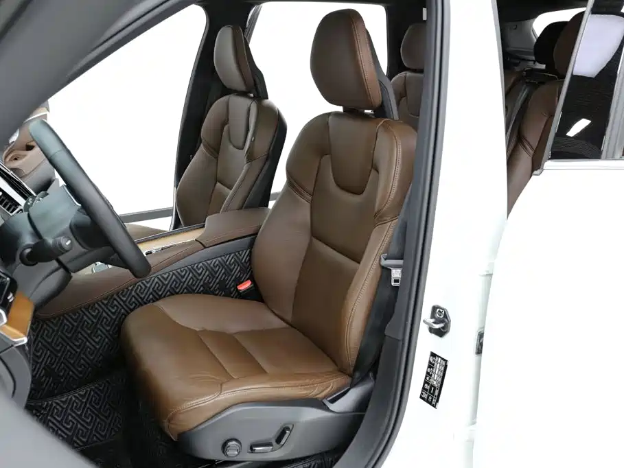 Volvo XC90 — фото 7