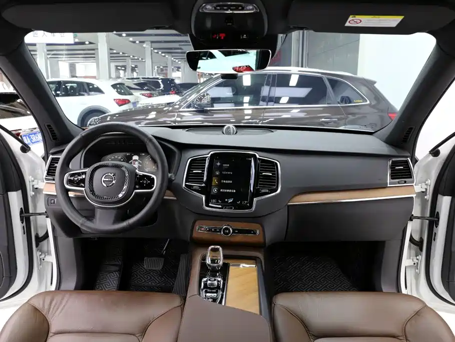 Volvo XC90 — фото 10