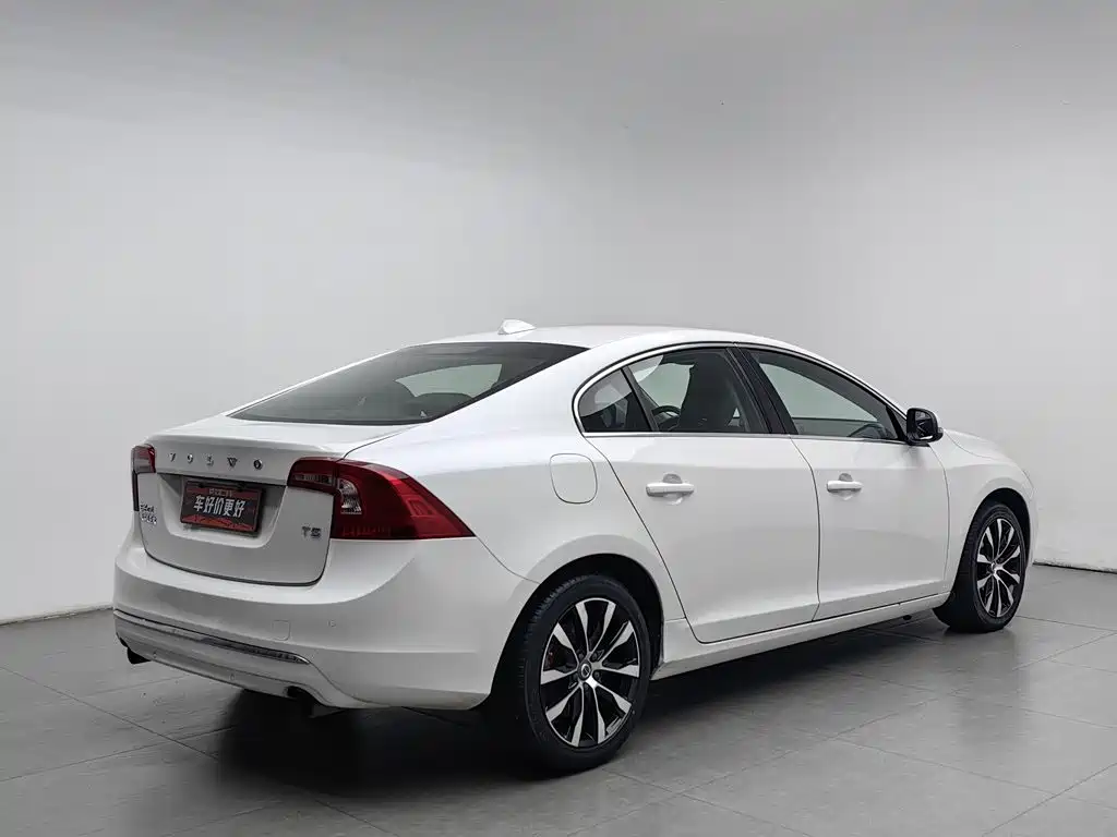 Volvo S60 — фото 2