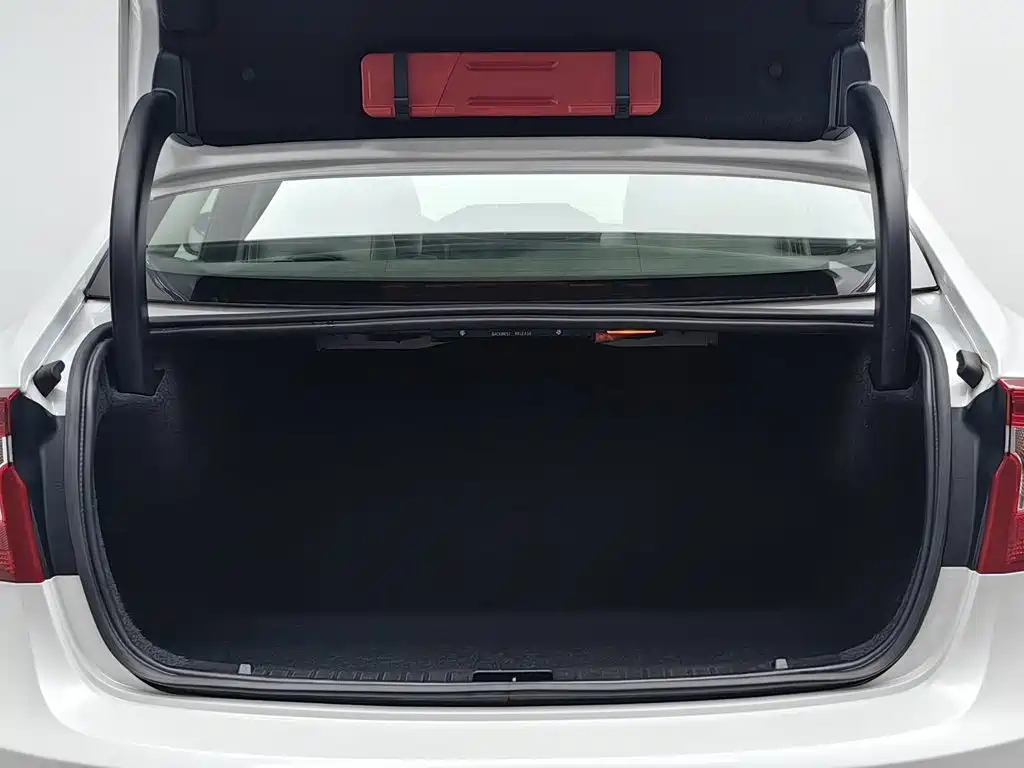 Volvo S60 — фото 16