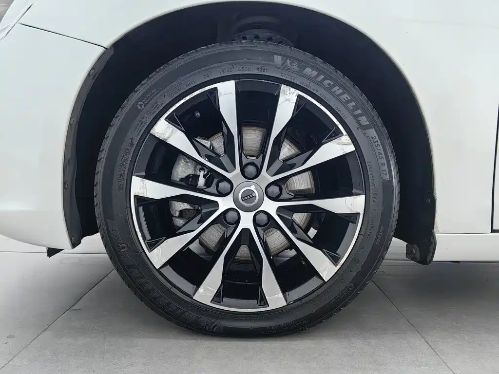Volvo S60 — фото 17