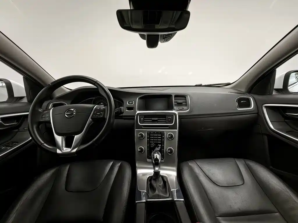 Volvo S60 — фото 5