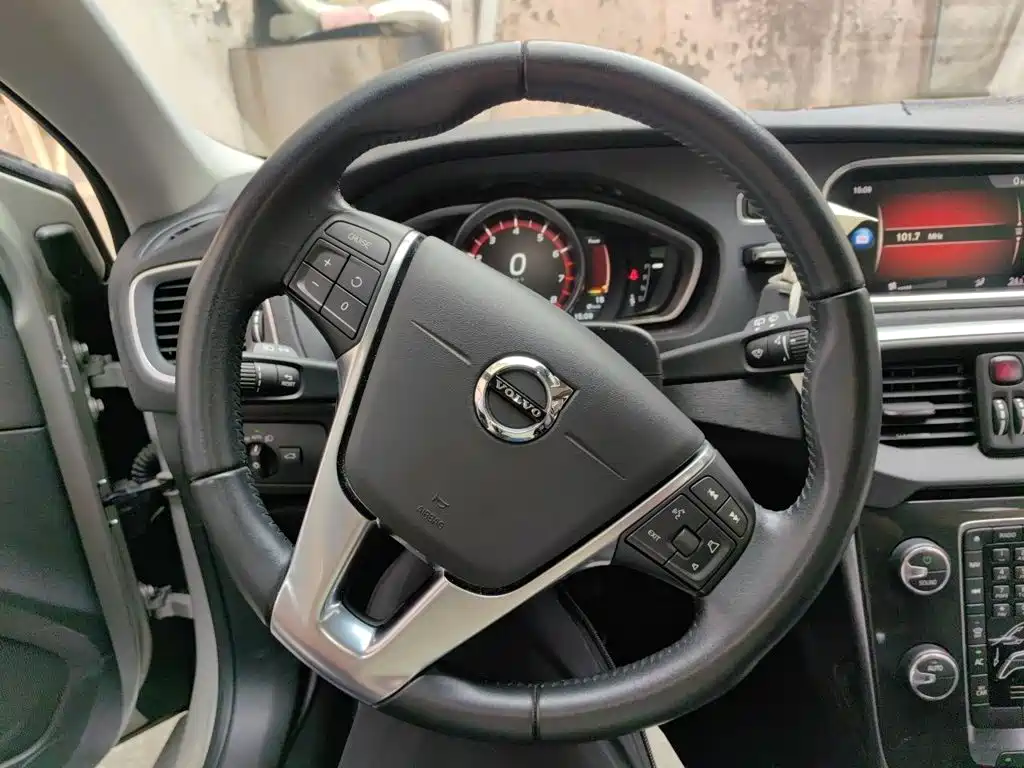 Volvo V40 — фото 3