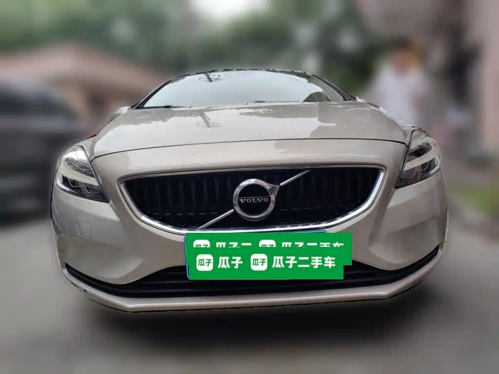 Volvo V40 — фото 23
