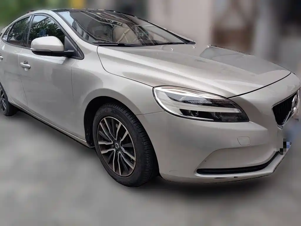 Volvo V40 — фото 24