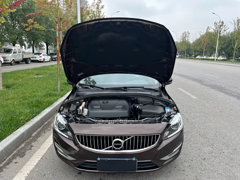 Volvo S60 — фото 17