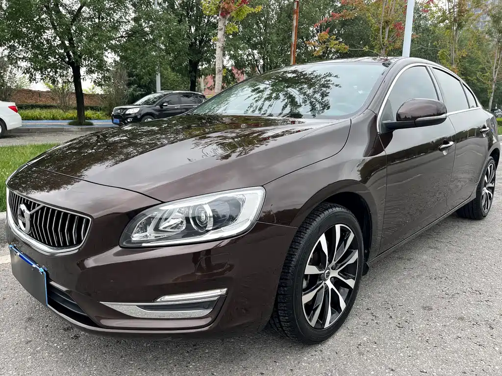 Volvo S60 — фото 4