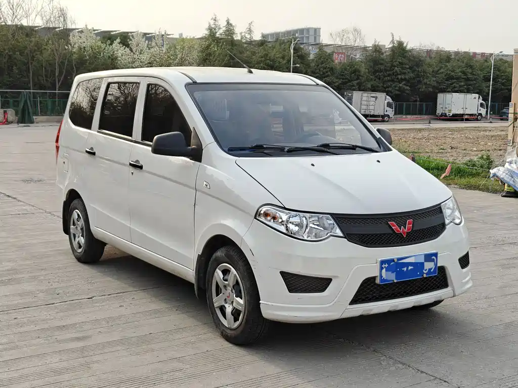 Wuling Hongguang — фото 3