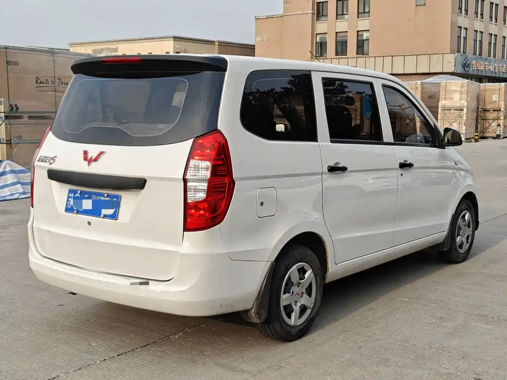 Wuling Hongguang — фото 4