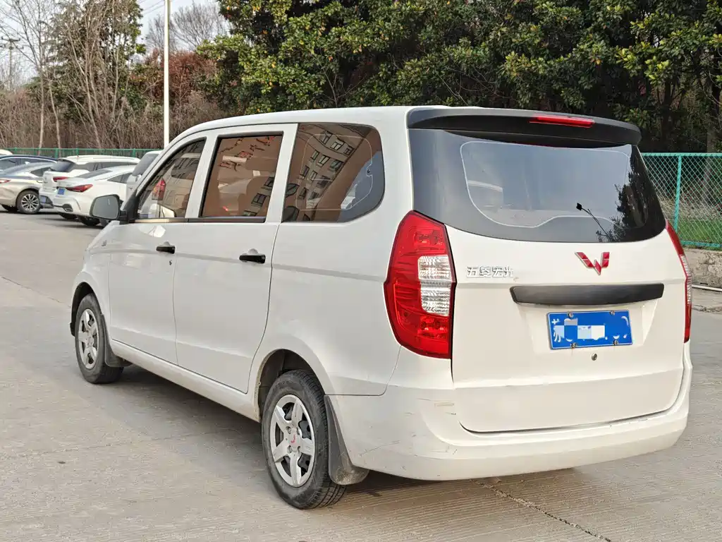 Wuling Hongguang — фото 5
