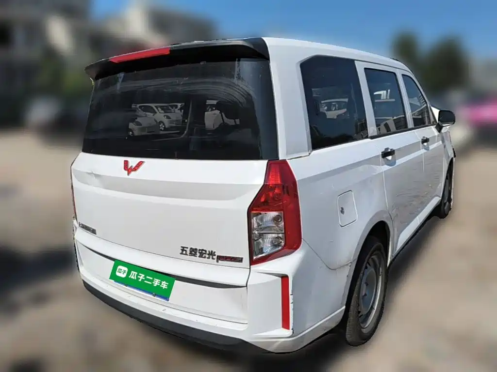 Wuling Hongguang PLUS — фото 10