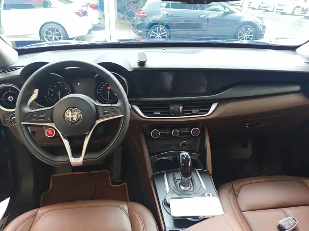 Alfa Romeo Stelvio — фото 10