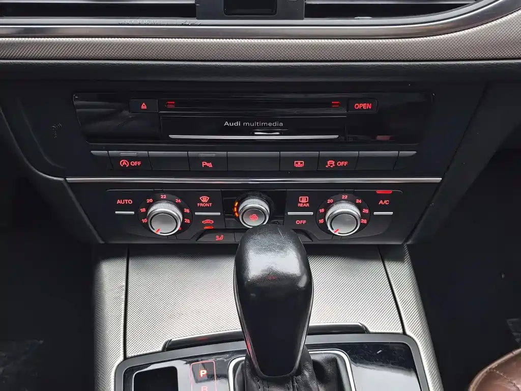 Audi A6L — фото 15