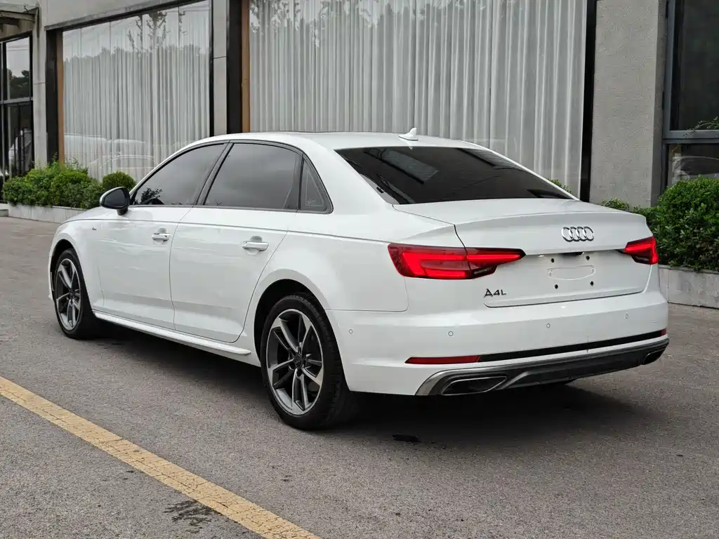 Audi A4L — фото 5