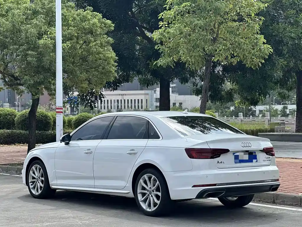 Audi A4L — фото 8
