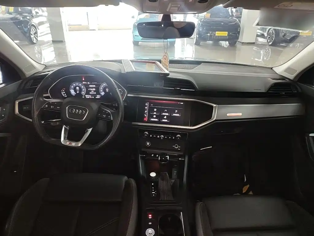 Audi Q3 Sportback — фото 10