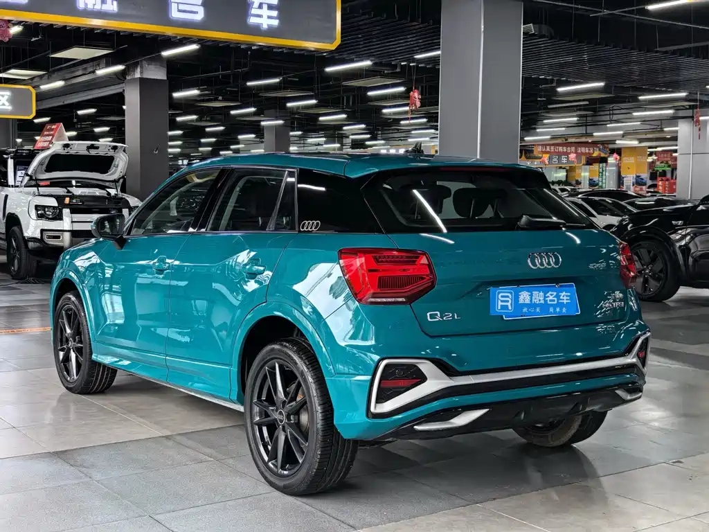 Audi Q2L — фото 22