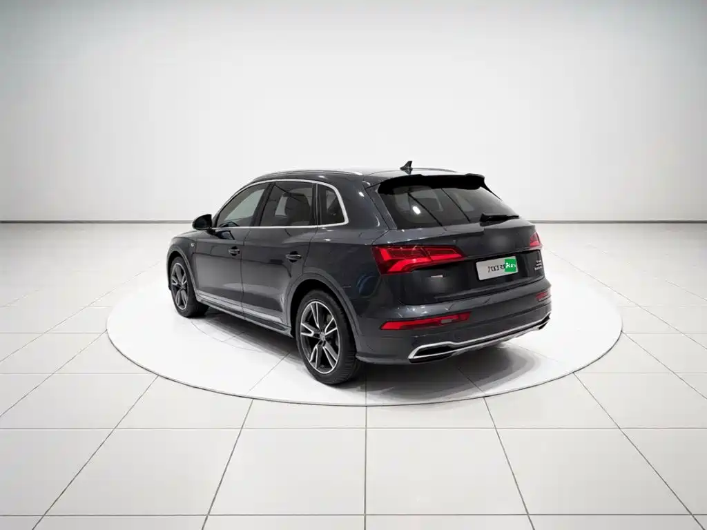 Audi Q5L — фото 4