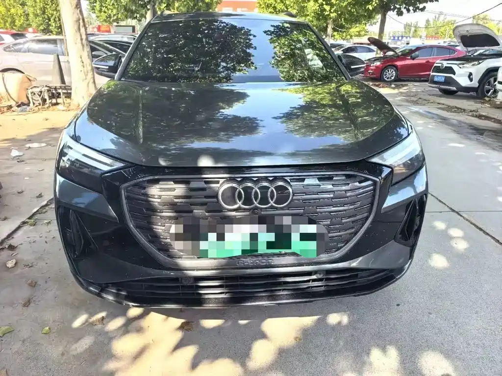 Audi Q4 e-tron — фото 2