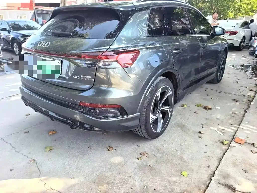 Audi Q4 e-tron — фото 10