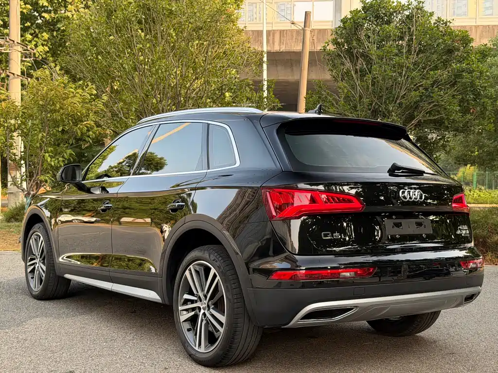 Audi Q5L — фото 4