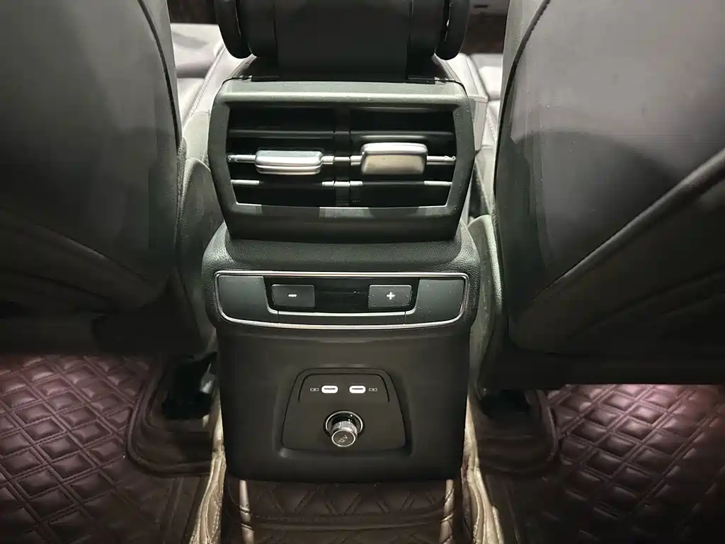 Audi Q4 e-tron — фото 14