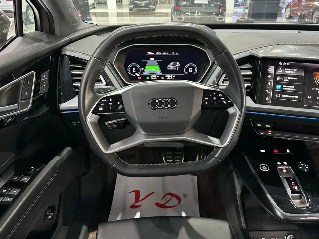 Audi Q4 e-tron — фото 6