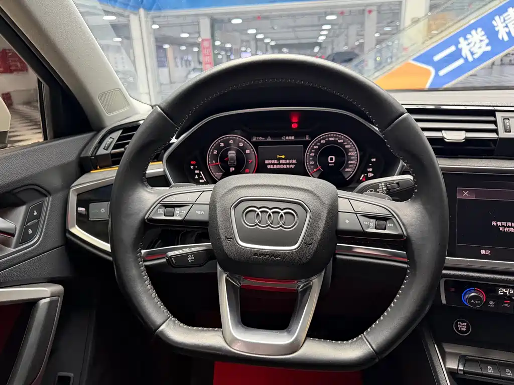 Audi Q3 — фото 14
