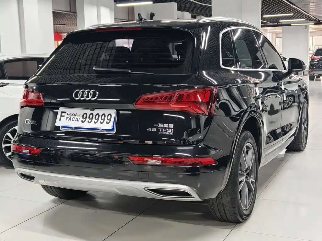 Audi Q5L — фото 3