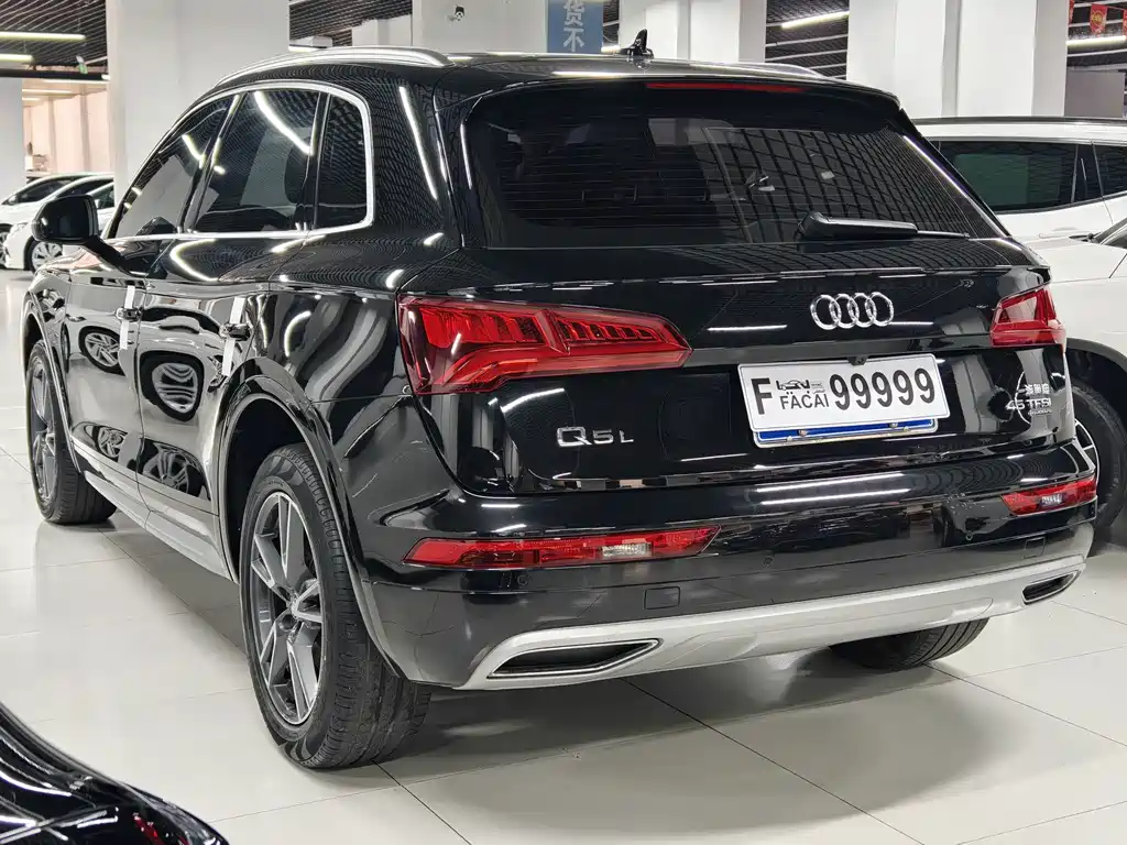 Audi Q5L — фото 4